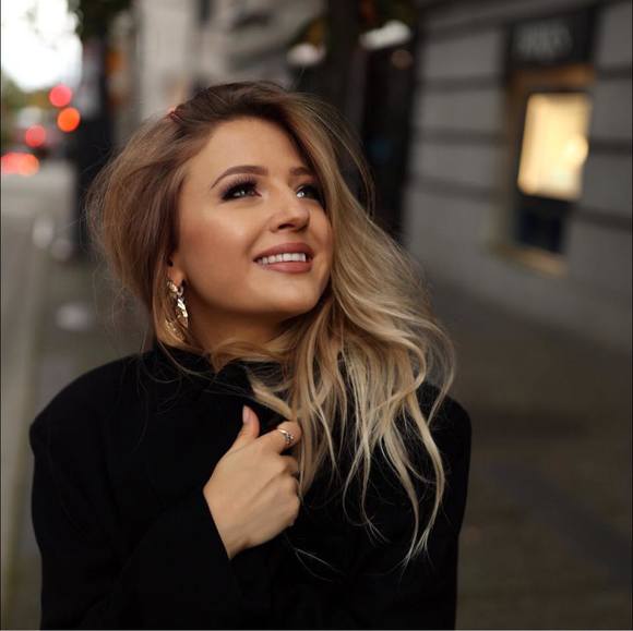 Meet your Posher, Ksenia - Picture 1 of 1